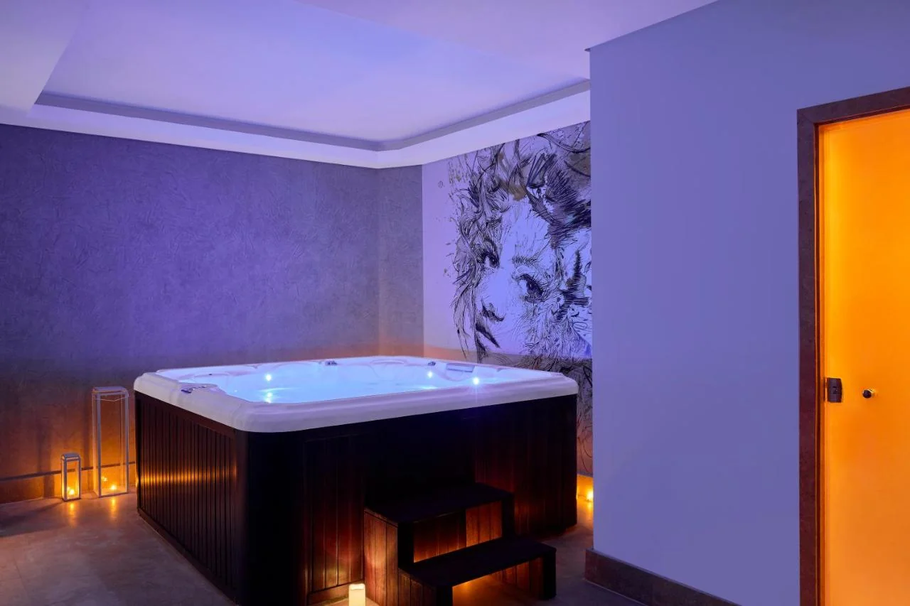 Hotel - Thumbnail 9